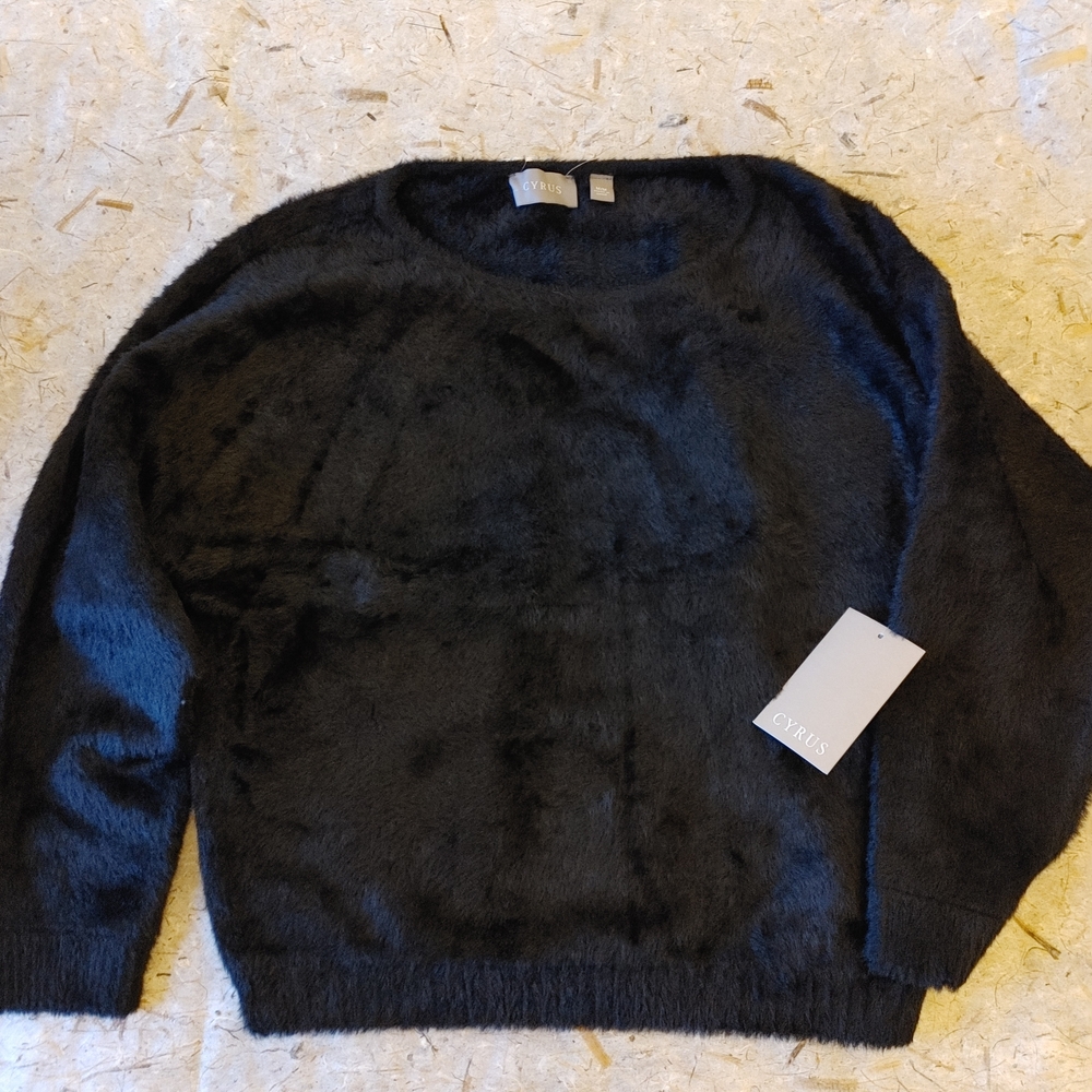 NWT Cyrus Black Fuzzy Crewneck Sweater Chic Warm Nylon Blend Top Women’s Medium